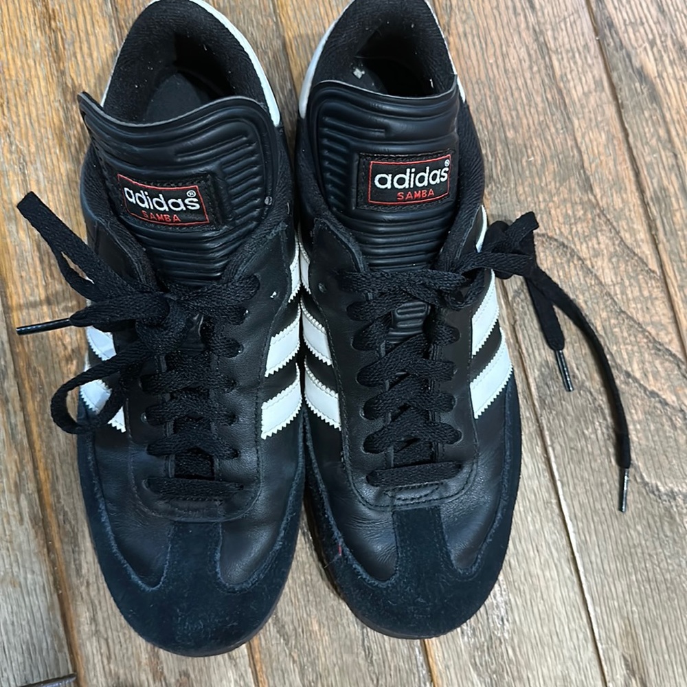 Adidaa samba black shoes. Size 6.5 men. Barely used.